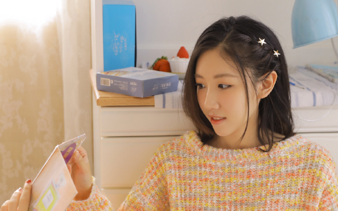 做团扇学“点蓝” 台湾大学生沉浸式体验传统非遗技艺